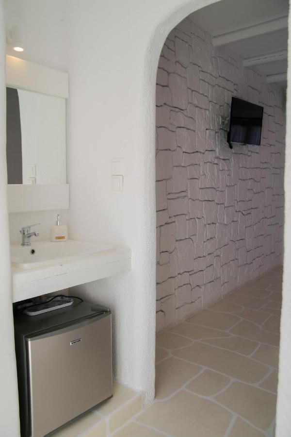 איוס חורה George & Irene Hotel מראה חיצוני תמונה