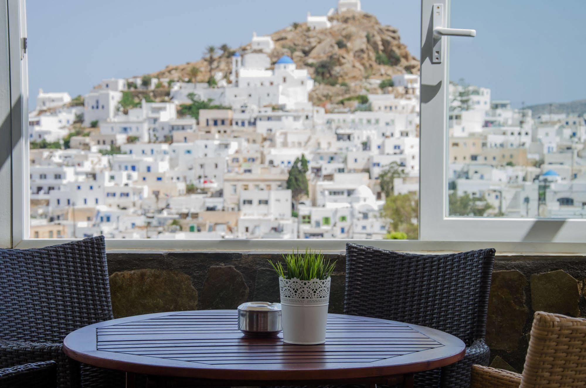 איוס חורה George & Irene Hotel מראה חיצוני תמונה