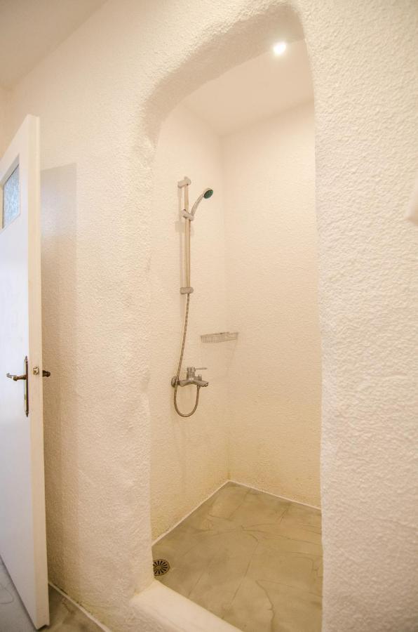 איוס חורה George & Irene Hotel מראה חיצוני תמונה